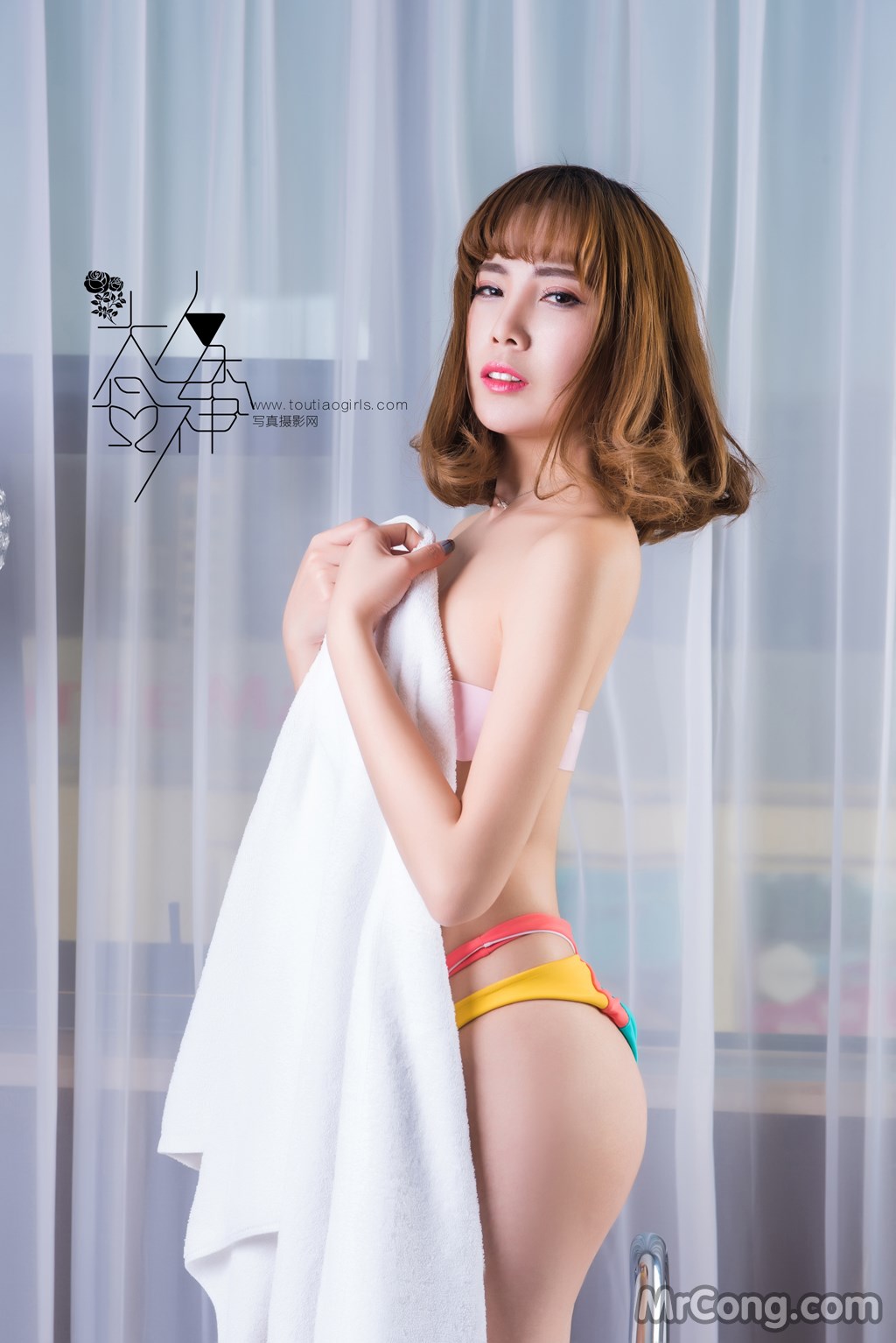 TouTiao 2016-11-15: Model Li Ling Wan (李 绫 绾) (26 photos)