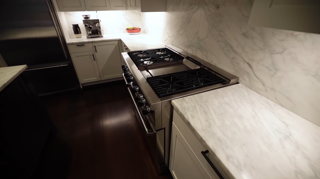 22 Interior Design Photos vs 215 E 22nd St #N, New York Luxury Penthouse Tour