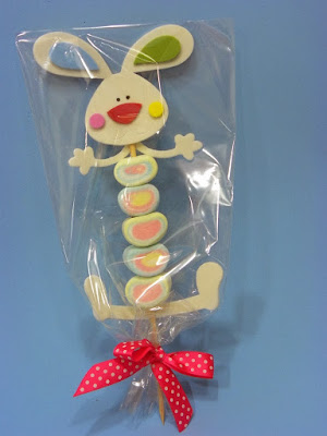 coelhinho da páscoa feito de marshmallow lembrancinha de páscoa