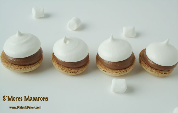 s'mores macarons | www.blahnikbaker.com