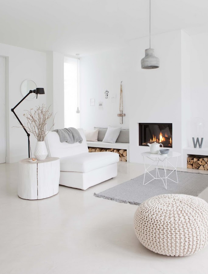 salon blanco, estilo nordico, decoracion nordica, sofa kivik, ikea, cruz madera, blanco, lámpara, ramas decorativas, tronco, alfombra