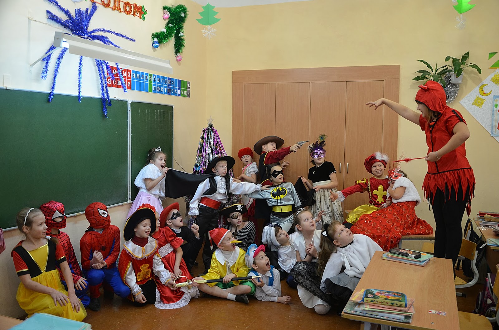новогодний карнавал. школьный карнавал украшаем школу проводим. школьный карнавал украшаем школу проводим. школьный праздник карнавал 3 класс. школьный карнавал украшаем школу проводим.