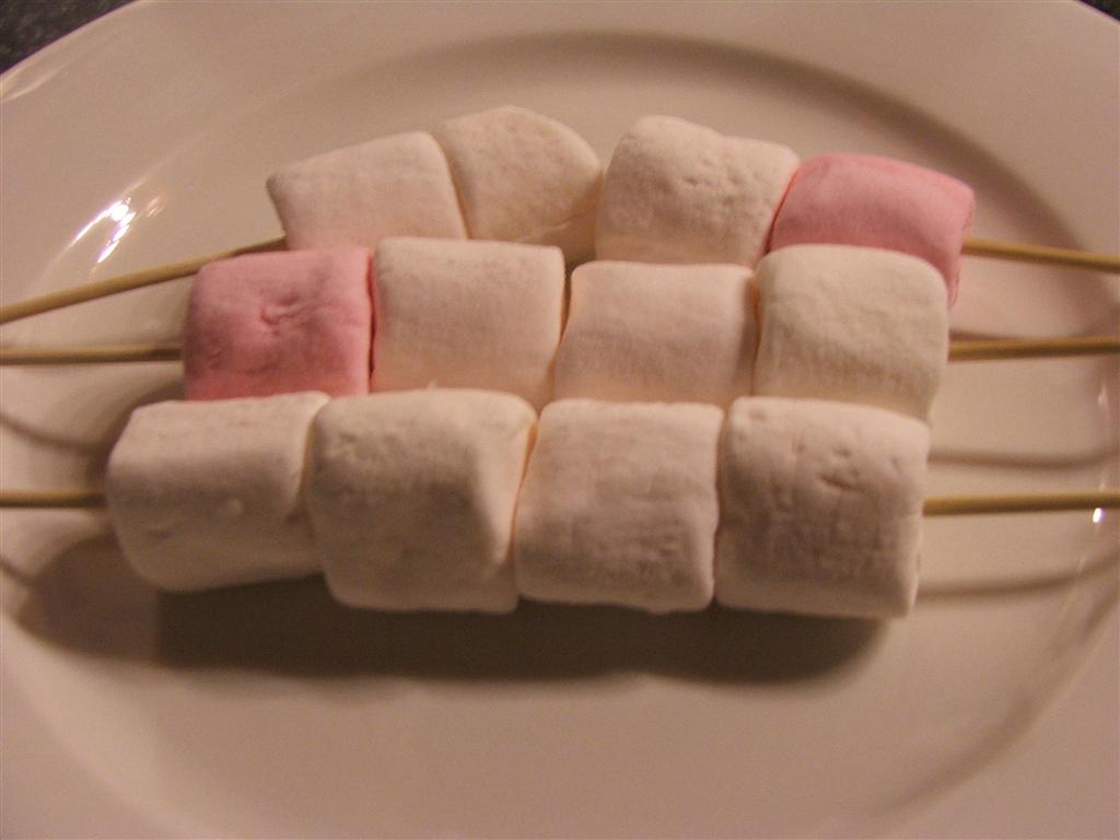 Happy Kitchen Treats: Quick and Gorgeous Marshmallow Dessert