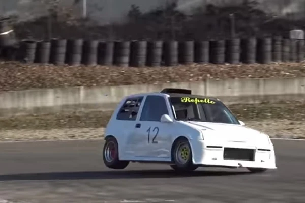 Video Fiat Cinquecento con motor de Kawazaki Ninja