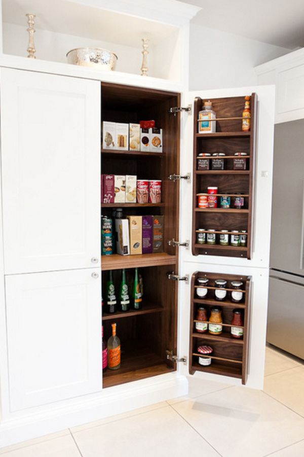 Estanterías y Puertas: Conjunto Perfecto