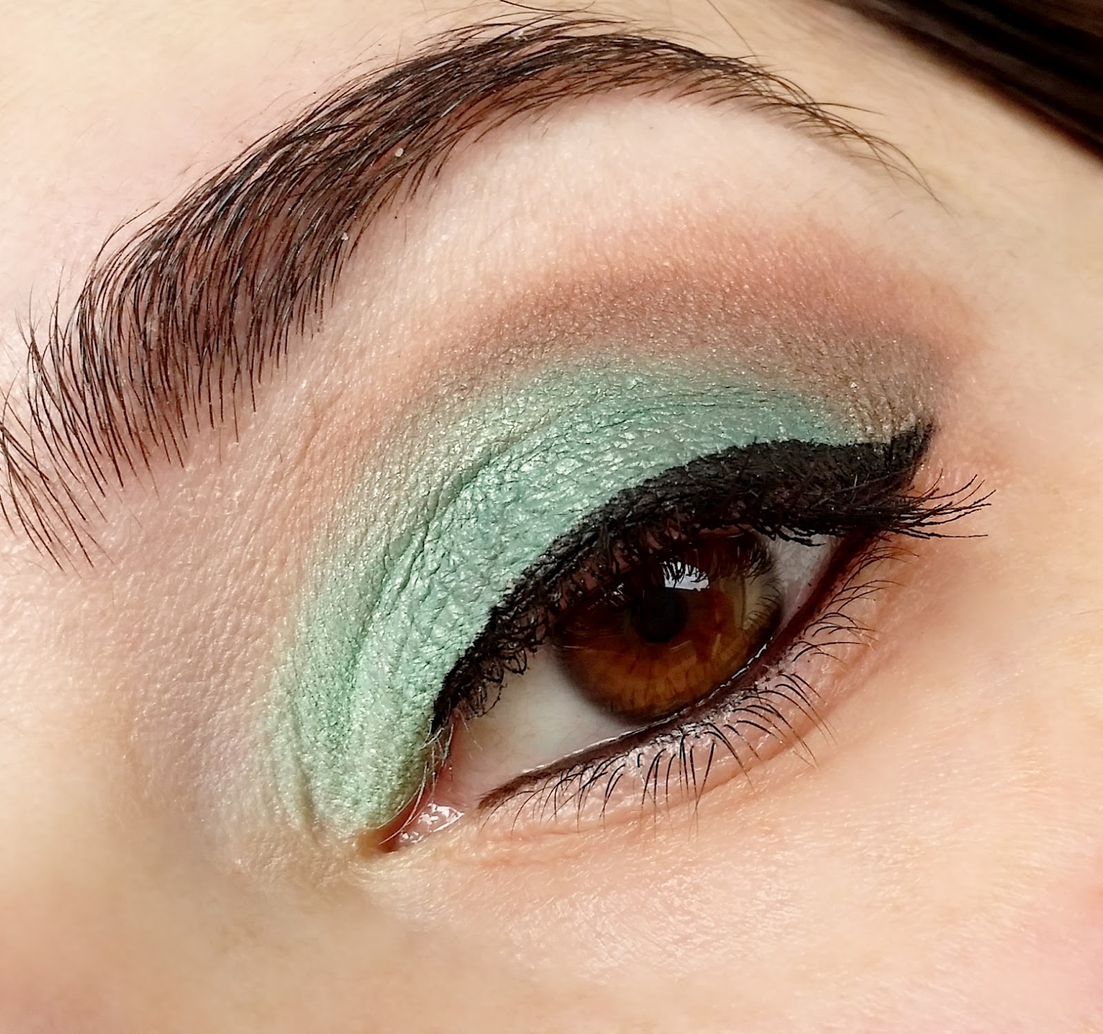 trucco-verde-occhi-marroni