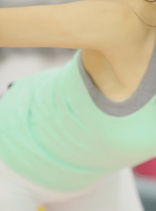 모델 서리나의 날씬한 팔뚝 만드는 방법