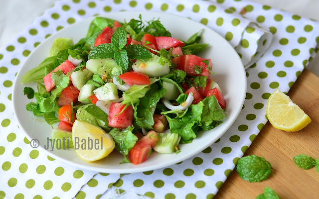Fattoush Salad Recipe | Fattoush Salad is a Lebanese bread salad - greens, veggies and toasted pita bread pieces are the main ingredients. www.jyotibabel.com