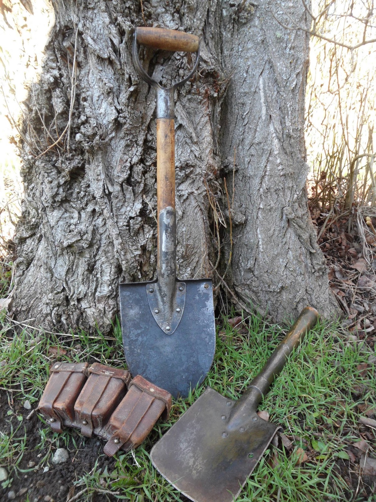 Four Bees Finnish Army Engineer Sapper Shovel, circa 1930's 1940's