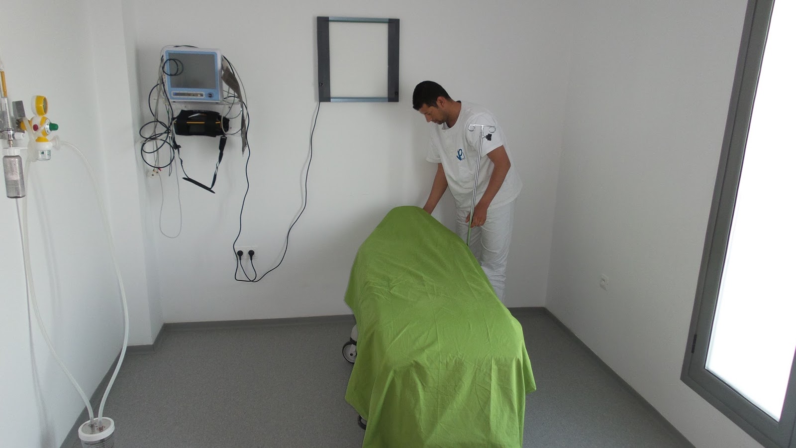 lit d'urgence, materiel d'urgence, urgence clinique djerba