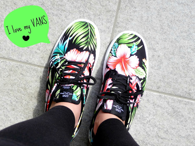 vans avec des roses brodées