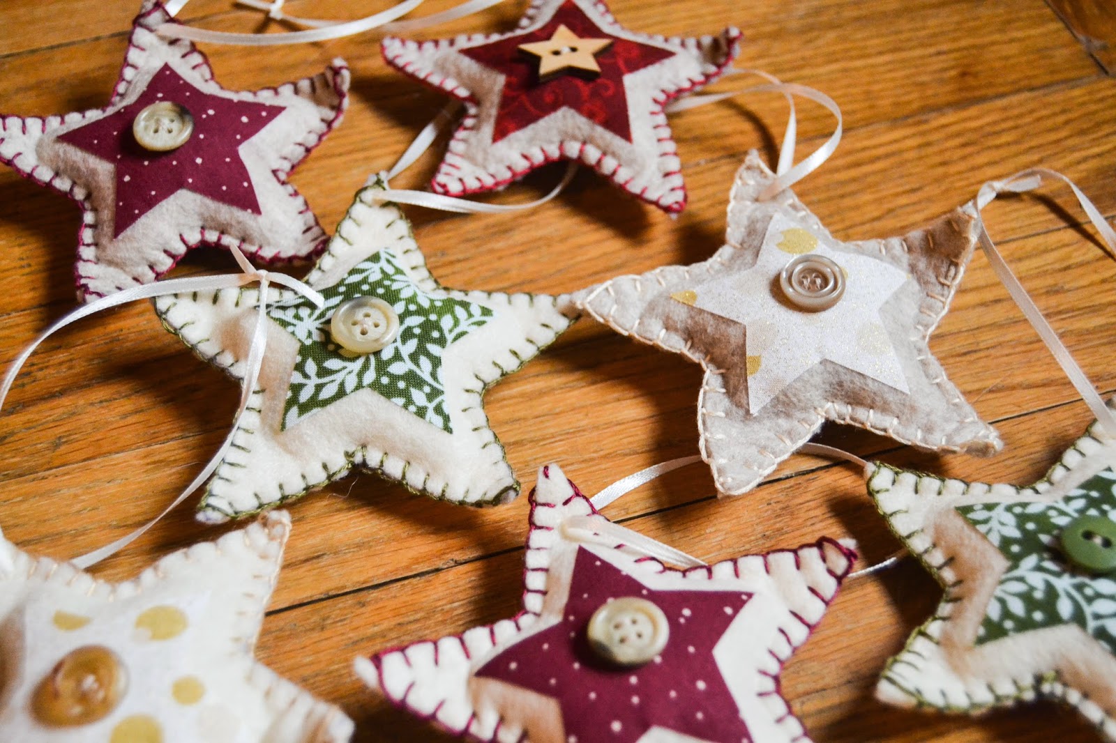 SimplyComfy: DIY Felt Ornaments - Christmas Stars
