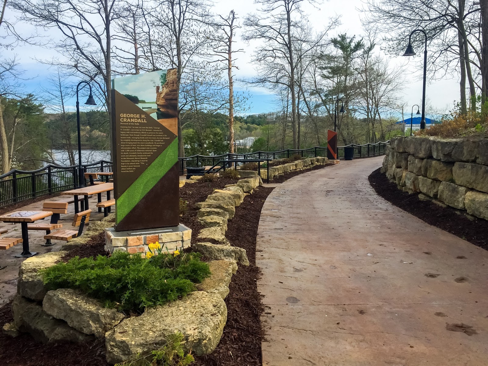 Wisconsin Explorer Walking the Wisconsin Dells Riverwalk