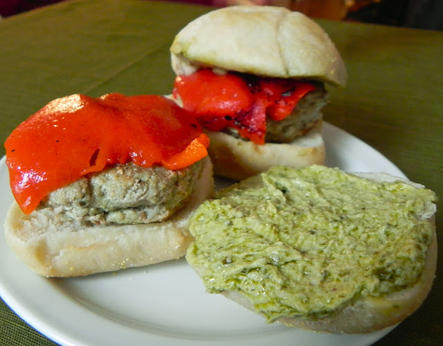 Emma Clare Eats Pesto Chicken Burger Sliders with Roasted Red Pepper and PestoHummus