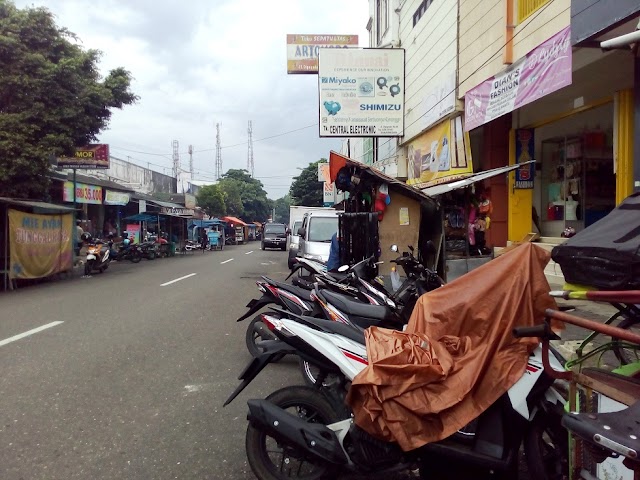 Mampir di Martabak & Pukis Fav 88 Sambil Parkir di Terminal