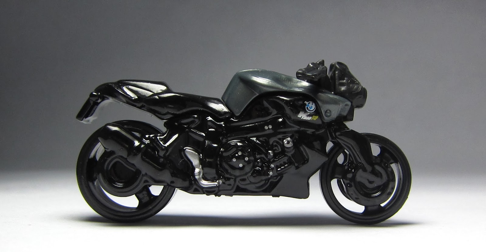 Best Motorcycle 2014: First Look: 2014 Hot Wheels BMW K1300 R Motorcycle...