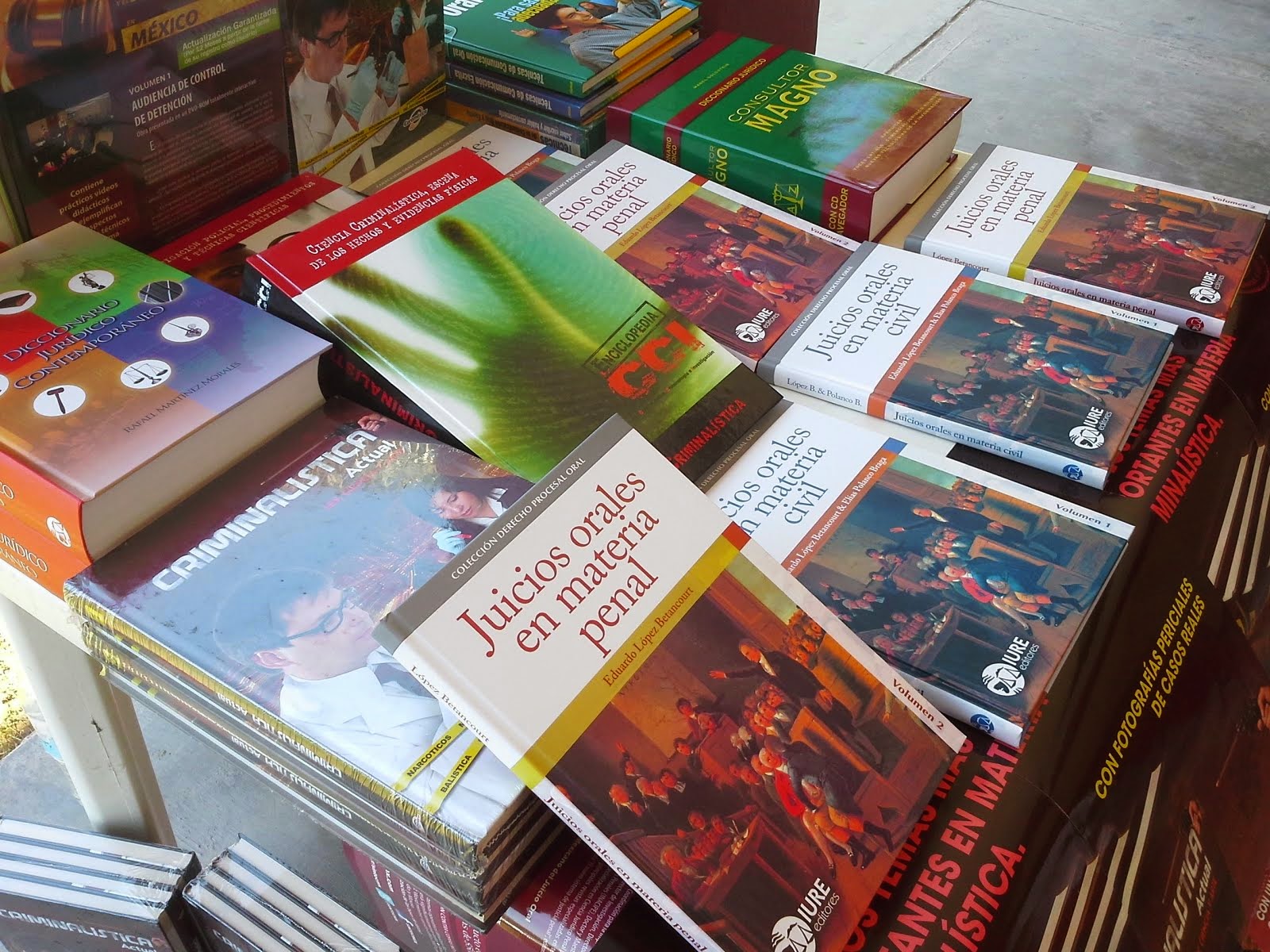 Exposición en libros área Derecho