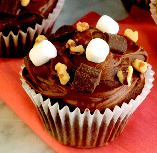 Marshmallow cupcakes. Classic kids' cupcakes with a chocolate and marshmallow topping.