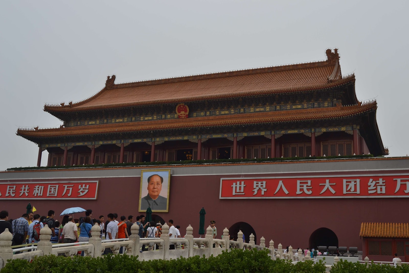 Uno de los 5 puentes que da acceso a la Puerta de Tian'anmen (Beijing) (@mibaulviajero)