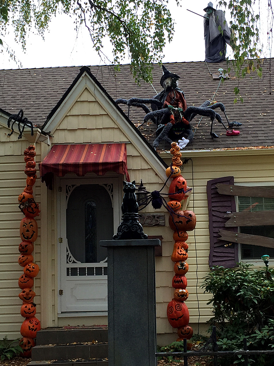 Old Fashion Halloween: Witch Theme House Decor