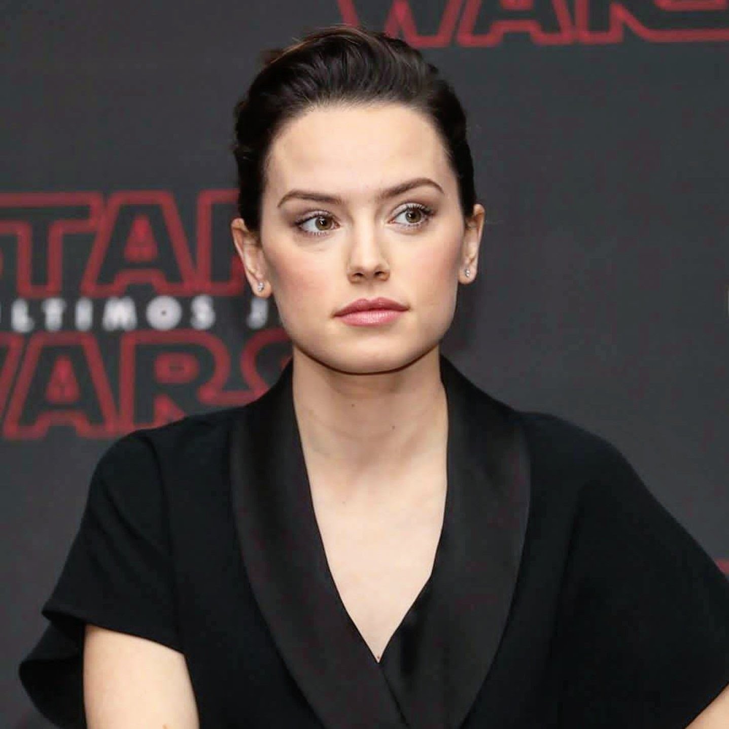 Дейзи ридли 2024. Дейзи ридли улыбка. Дейзи ридли фото. Дейзи ридли. Дейзи ридли 2015.