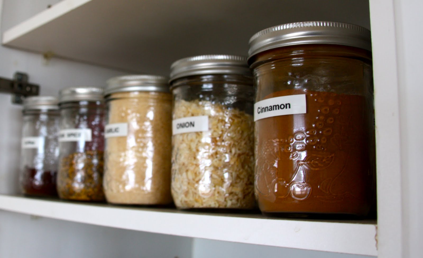 That Country Place: Organizing the pantry with mason jars..