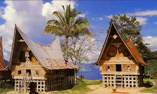 rumah adat sumatera utara