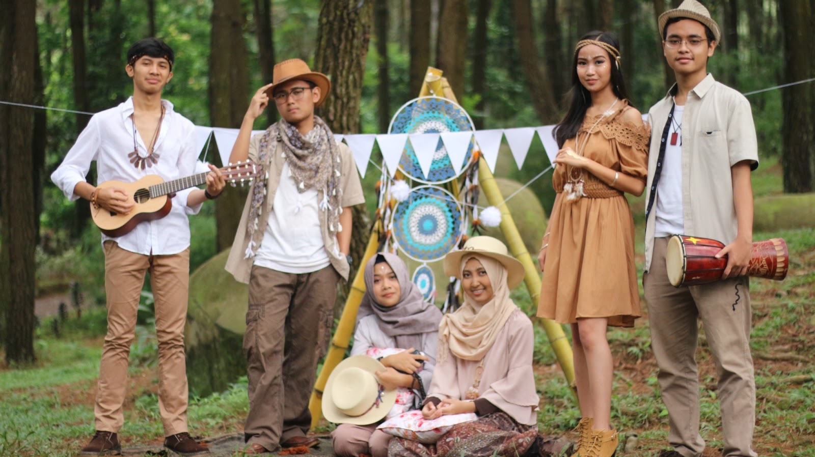 Tema Foto Buku Tahunan! Bikin Kamu Jadi Model jpg (1600x898)