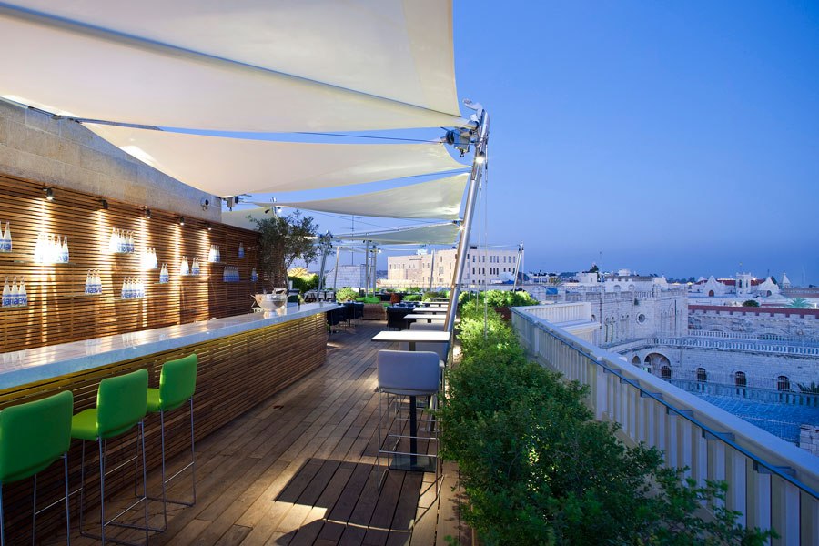 Rooftop Access - Blonde Episodes