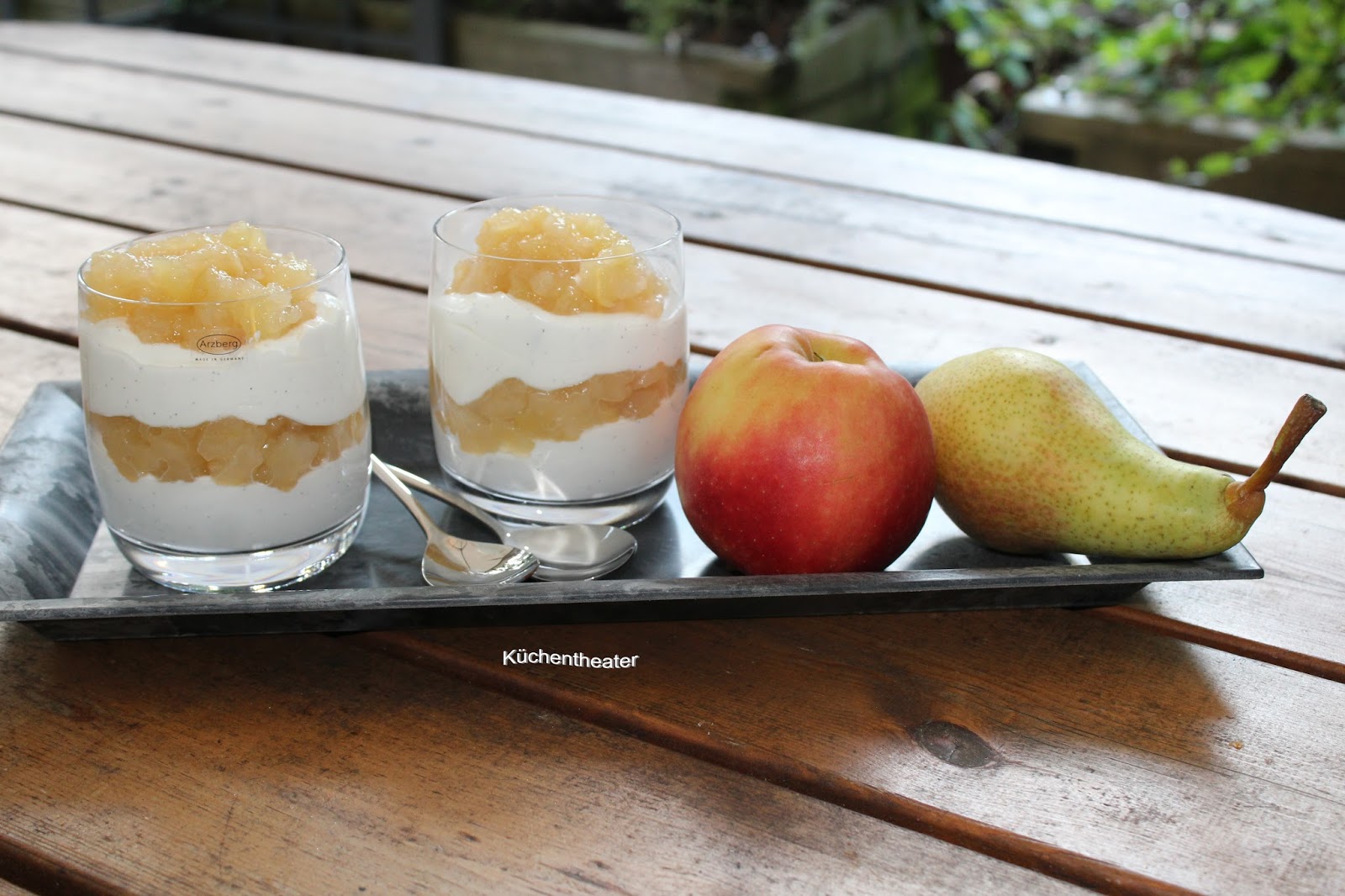 Küchentheater: Apfel-Birnen-Grütze mit Vanillequark