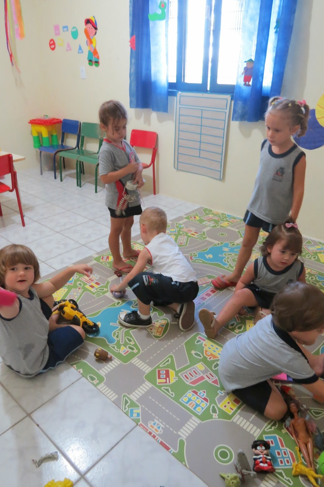 O brincar é a atividade principal da criança, pois brincando a criança ...