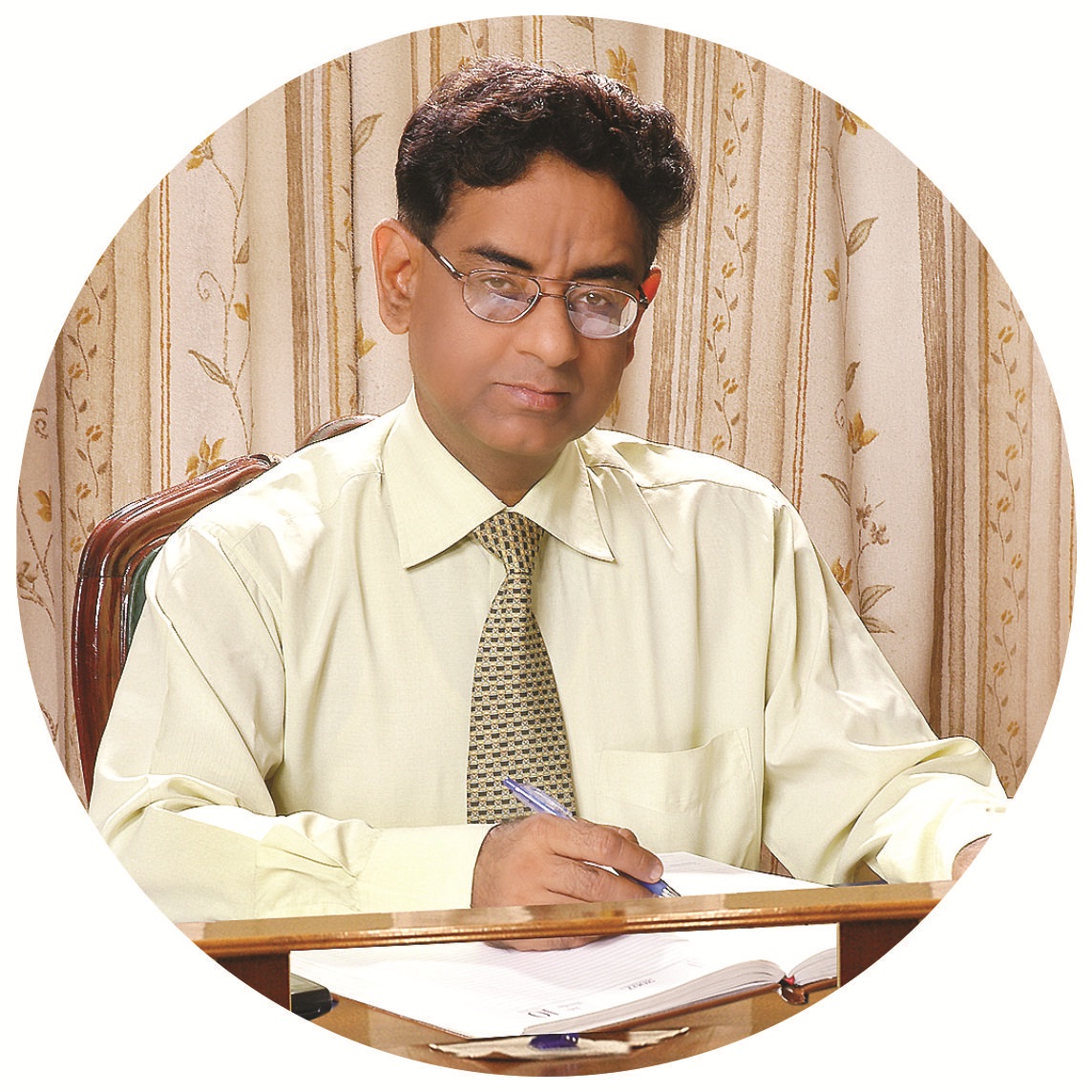 Dr Mukesh Bhatia