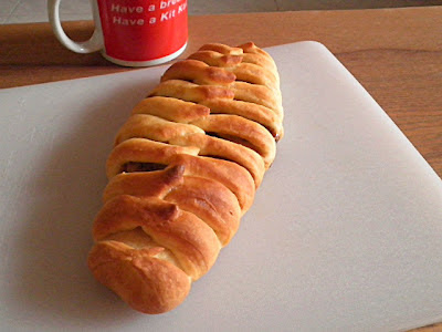 Braided Apple Bread Recipe @ treatntrivk.blogspot.com