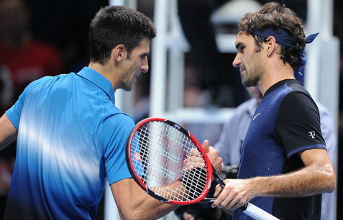 Federer đả bại Djokovic, vào bán kết ATP Finals