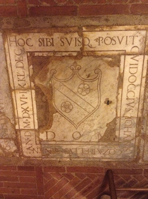 Basilica dell'Osservanza di Siena: lastra sepolcrale 