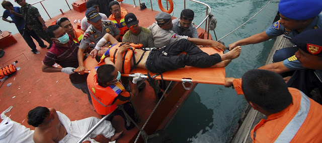 Pelo menos cinco mortos e 13 feridos numa colisão de barcos na Indonésia