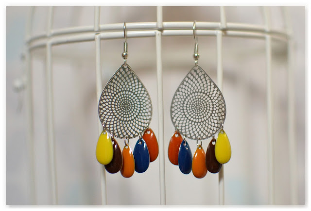 boucles d'oreilles argentées et gouttes couleur savane