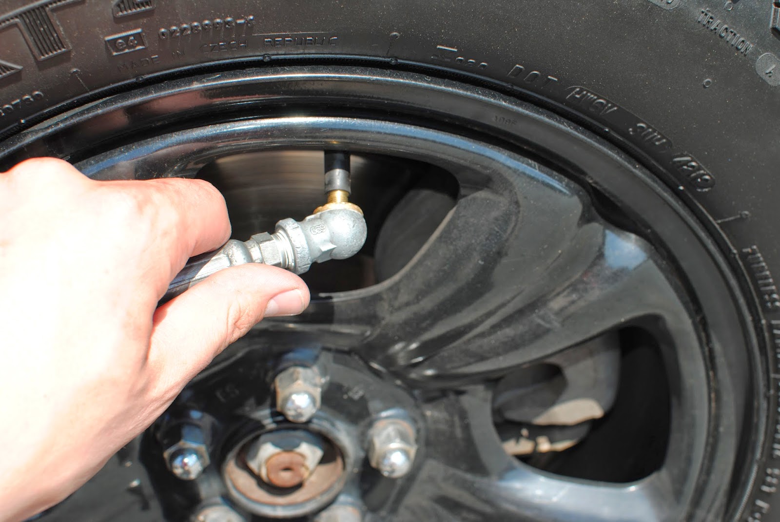 Car Repair for College Kids Putting air in your tires