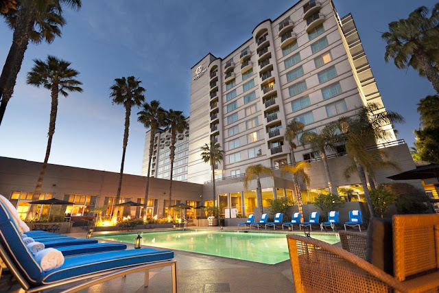 The Doubletree by Hilton Hotel San Diego - Hotel Circle near Mission Valley features exclusive Family Suites and is close to Sea World and San Diego Zoo.