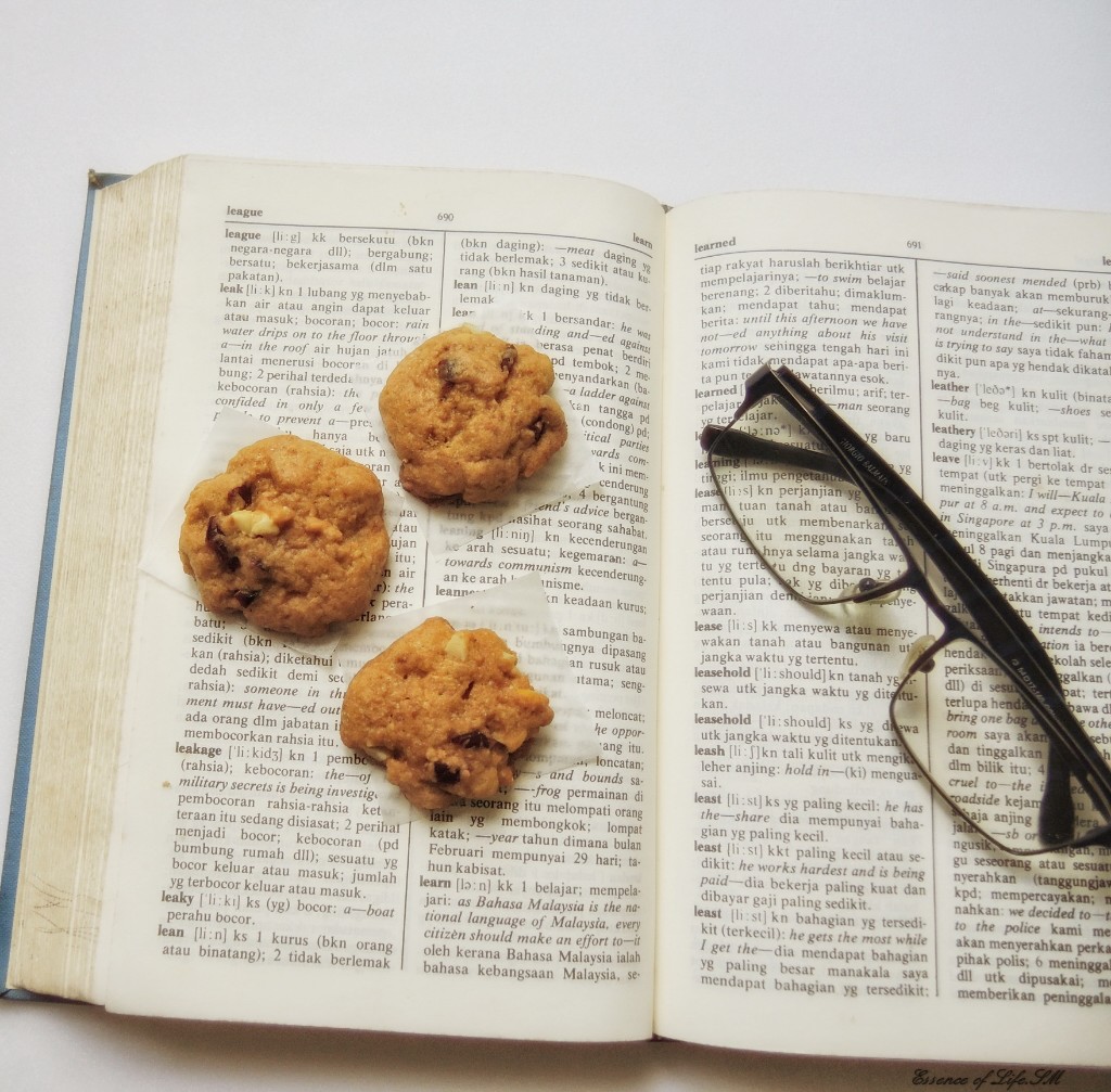 CASHEW & CRANBERRY COOKIES
