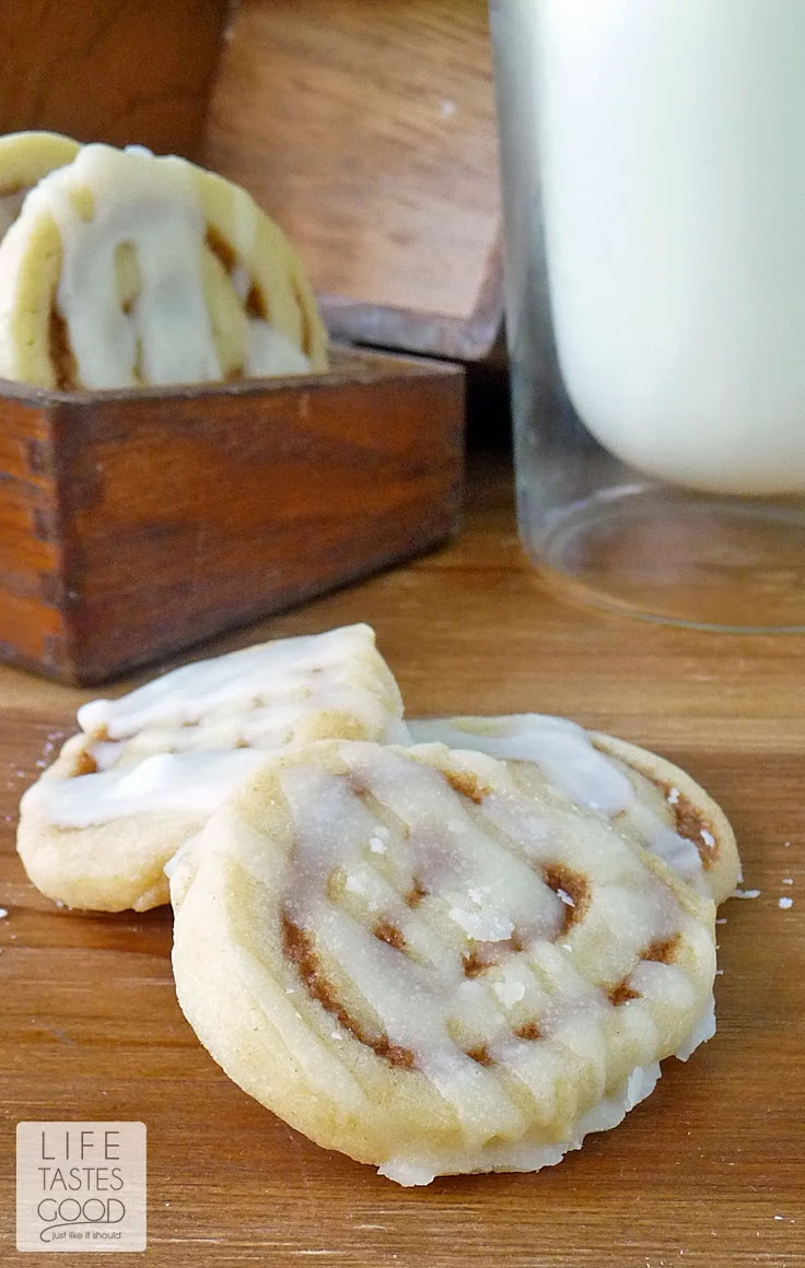 Cinnamon Roll Cookies | by Life Tastes Good taste just like an ooey gooey cinnamon roll, but in an easier to make cookie! These cinnamony sweet cookies are make the perfect addition to your holiday cookie tray!