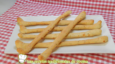 Cómo hacer palillos de pan crujientes con queso y orégano