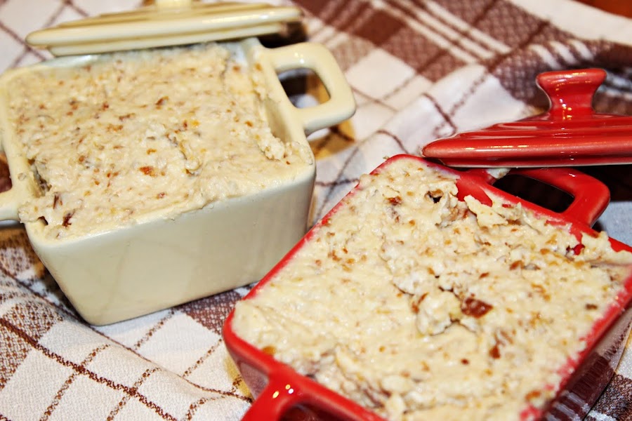 PATÉ DE QUESO BRIE, HIGOS, NUECES Y PASAS