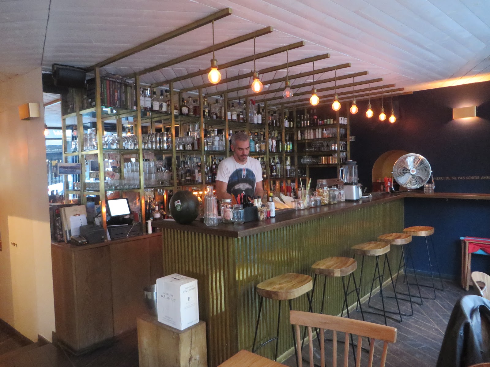 Parisian Walkways Les Justes le bar équitable de la rue frochot