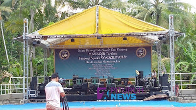 Persiapan Crew Cak Nun, Untuk Acara Sinau Bareng Cak Nun dan Kiai Kanjeng Nanti Malam di Desa Megulunglor
