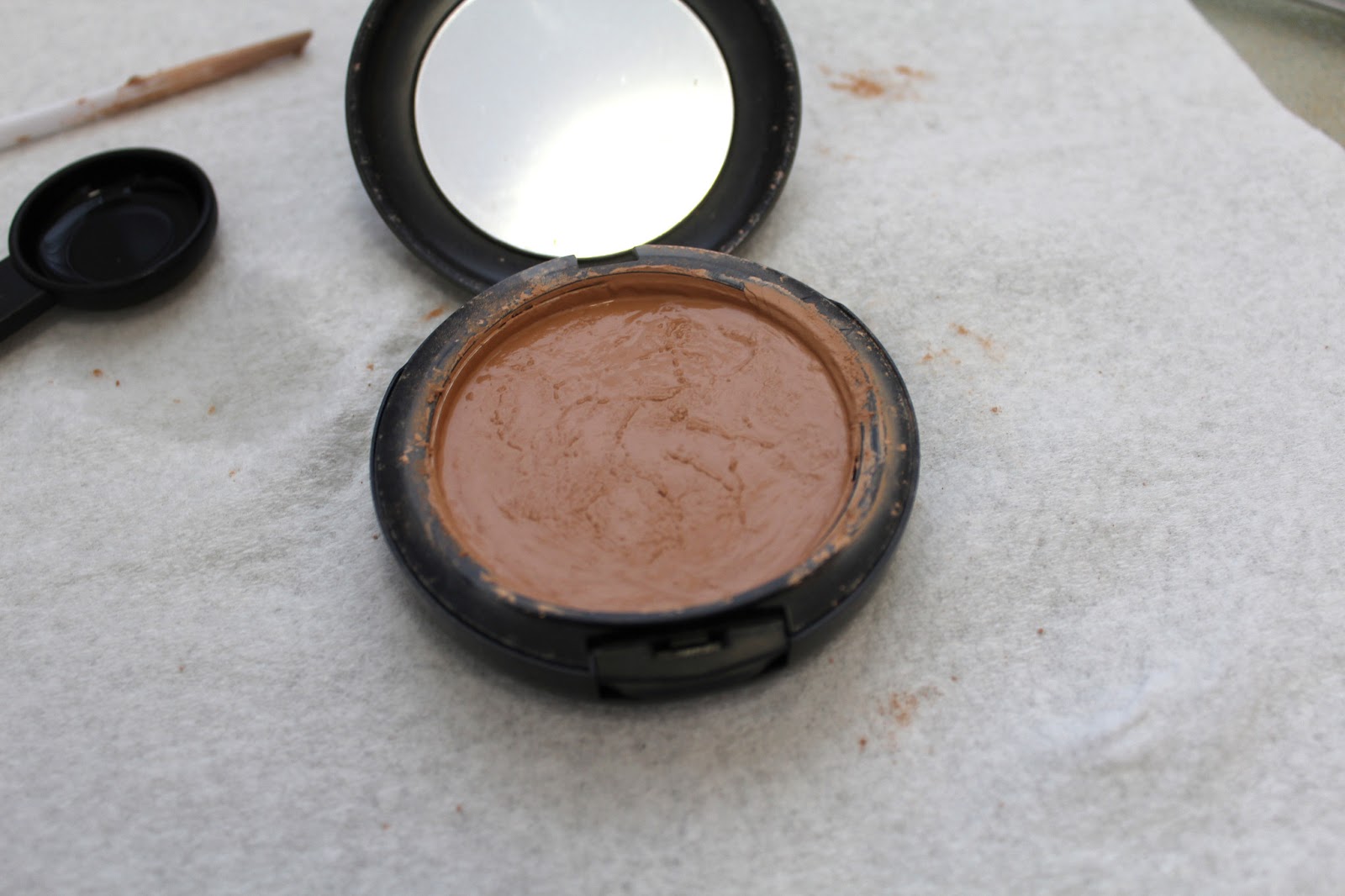 The Corporate Catwalk by Olivia diy fix your broken makeup compact