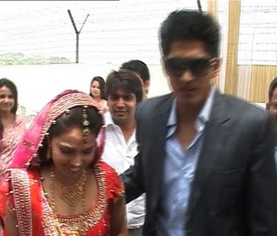 Vijender Singh Marriage Pics Wife Archana Singh Bio Wedding Dress Vijender singh continues his ascension in the pro ranks. vijender singh marriage pics wife