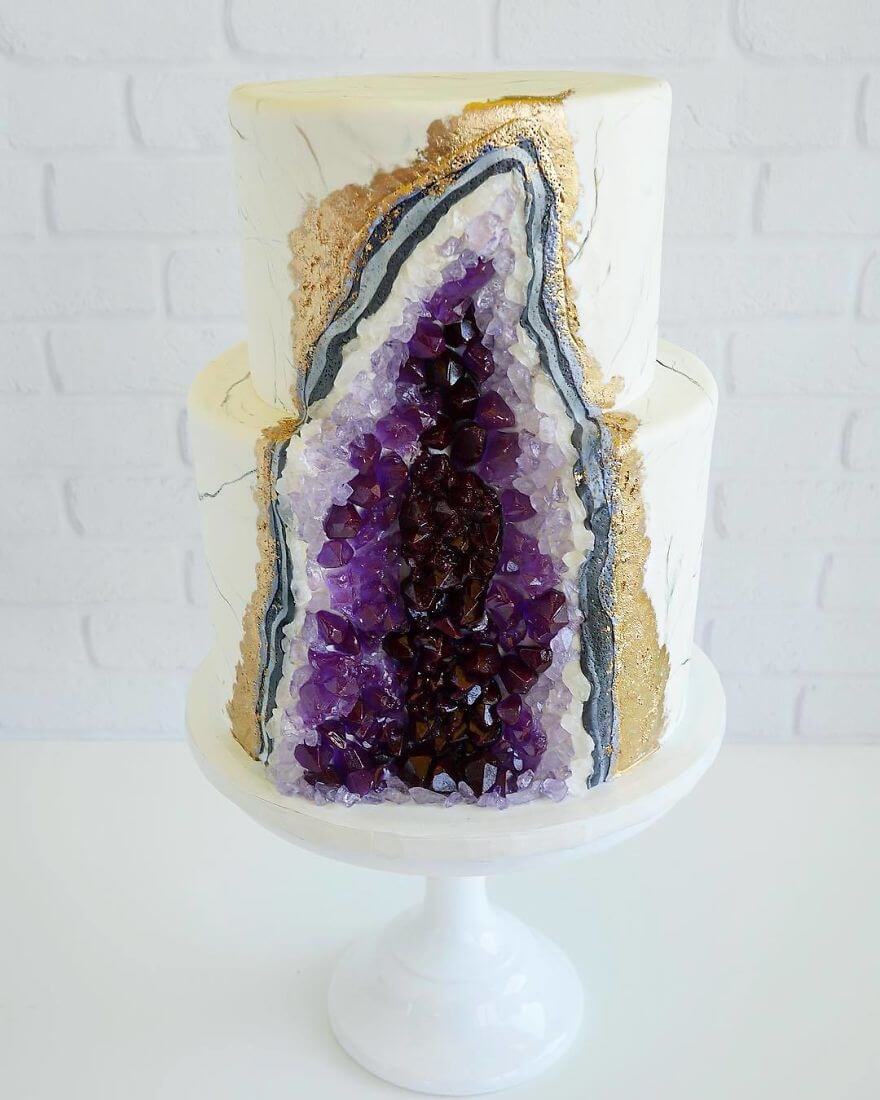 07-Amethyst-violet-quartz-Leslie-Vigil-Themed-Decorated-Cakes-www-designstack-co