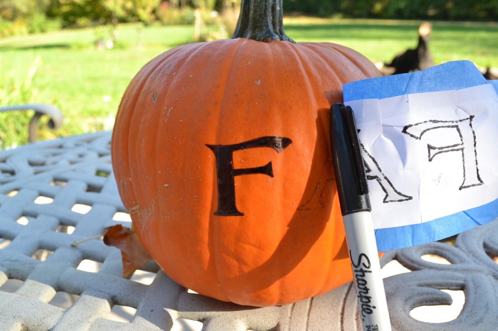 sweet-annabelle-stenciled-pumpkin-tutorial