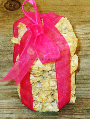 Biscoitos de Aveia, Tapioca, Sementes e Gengibre(sem gluten/lactose/açúcar) com Chá de Gengibre e Alfazema
